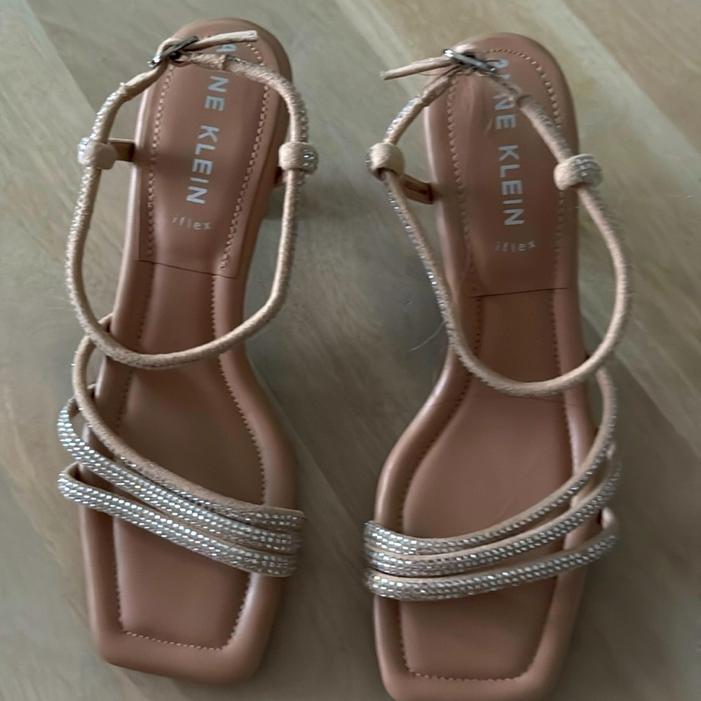 Anne Klein beautiful dress sandal dazzling. Champagne/taupe color size 9.